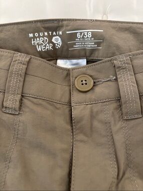 Mountain Hardwear Women's Outdoor Stretch Pants in Olive